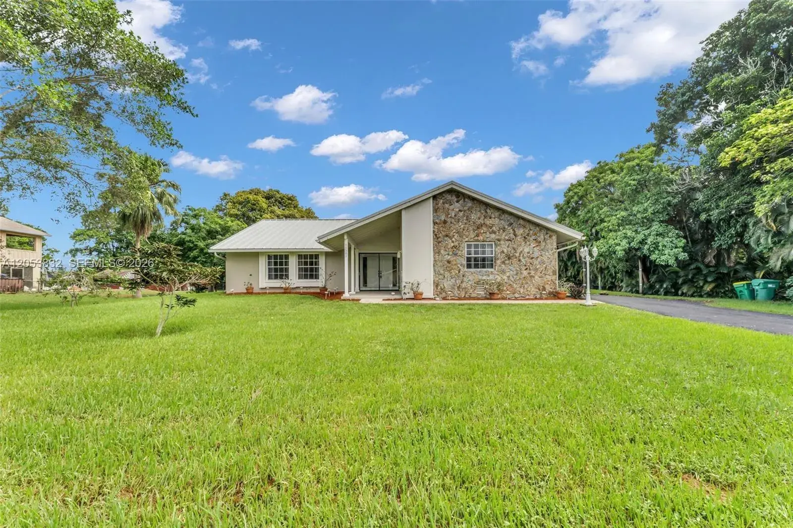 11501 SW 3rd St, Plantation FL 33325