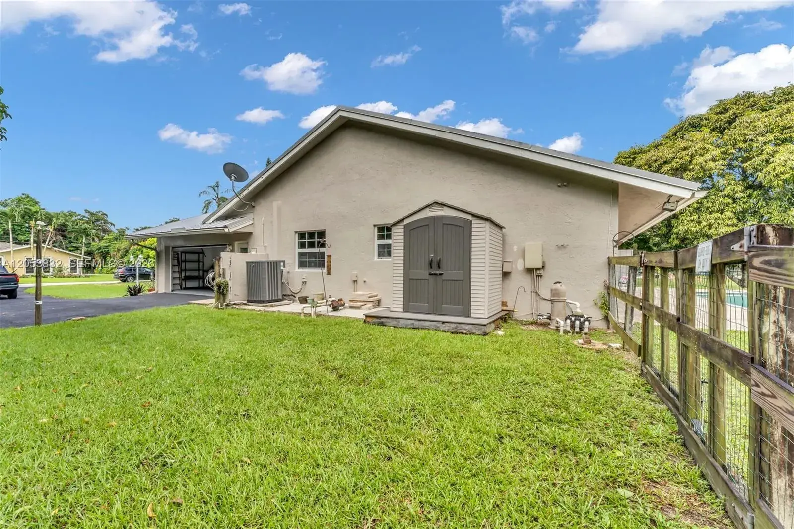 11501 SW 3rd St, Plantation FL 33325