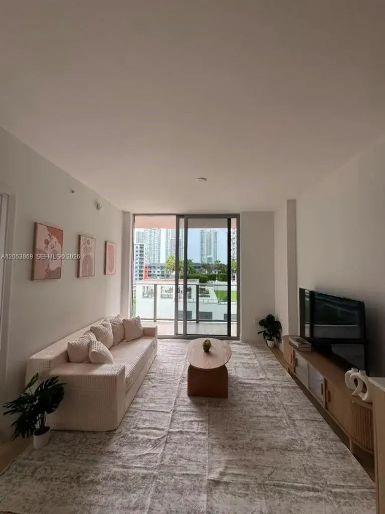 90 NE 32nd St # 811, Miami FL 33137