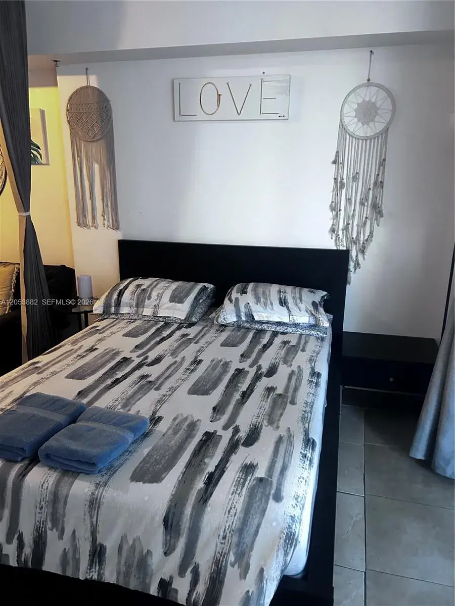 1 bath Residential Lease for rent at 1750 N Bayshore Dr # 1707, Miami FL 33132