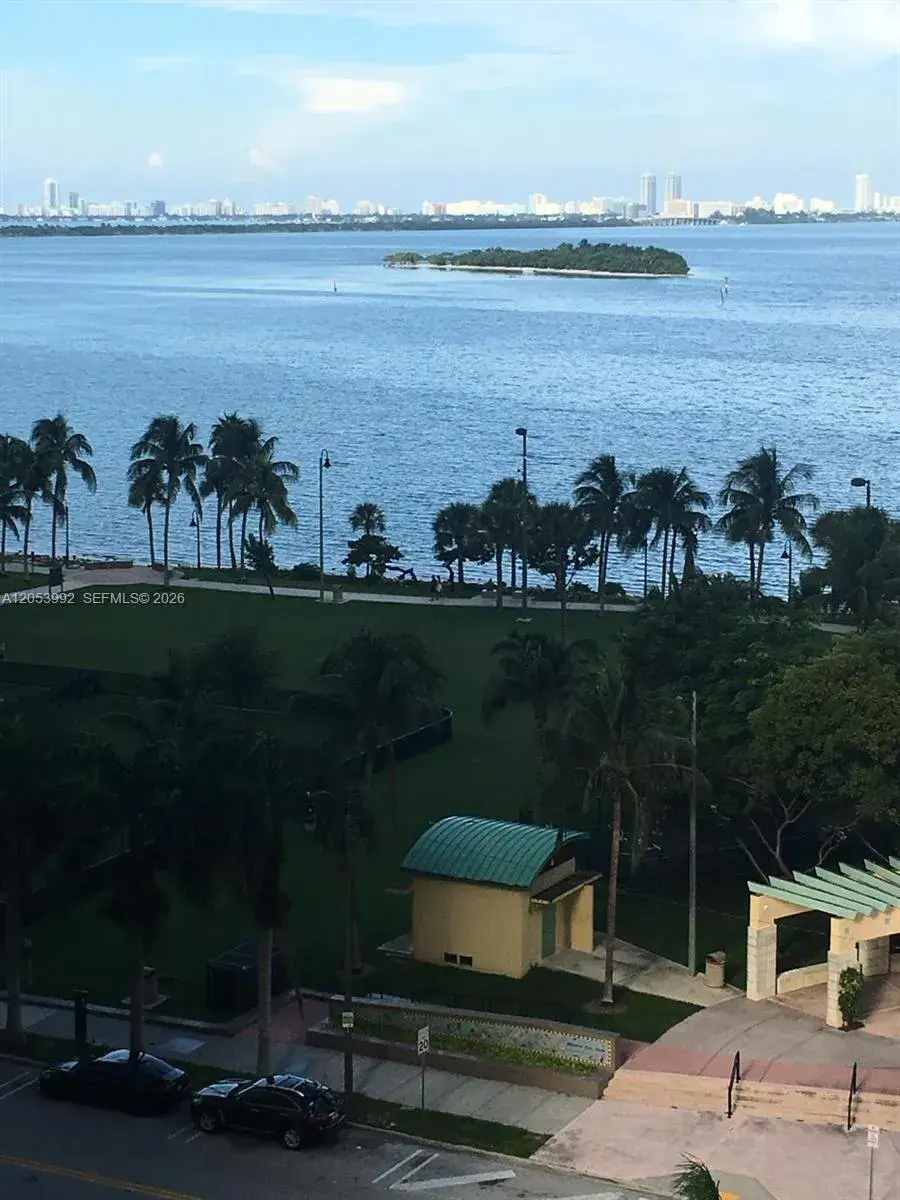 488 NE 18 st # 809, Miami FL 33132