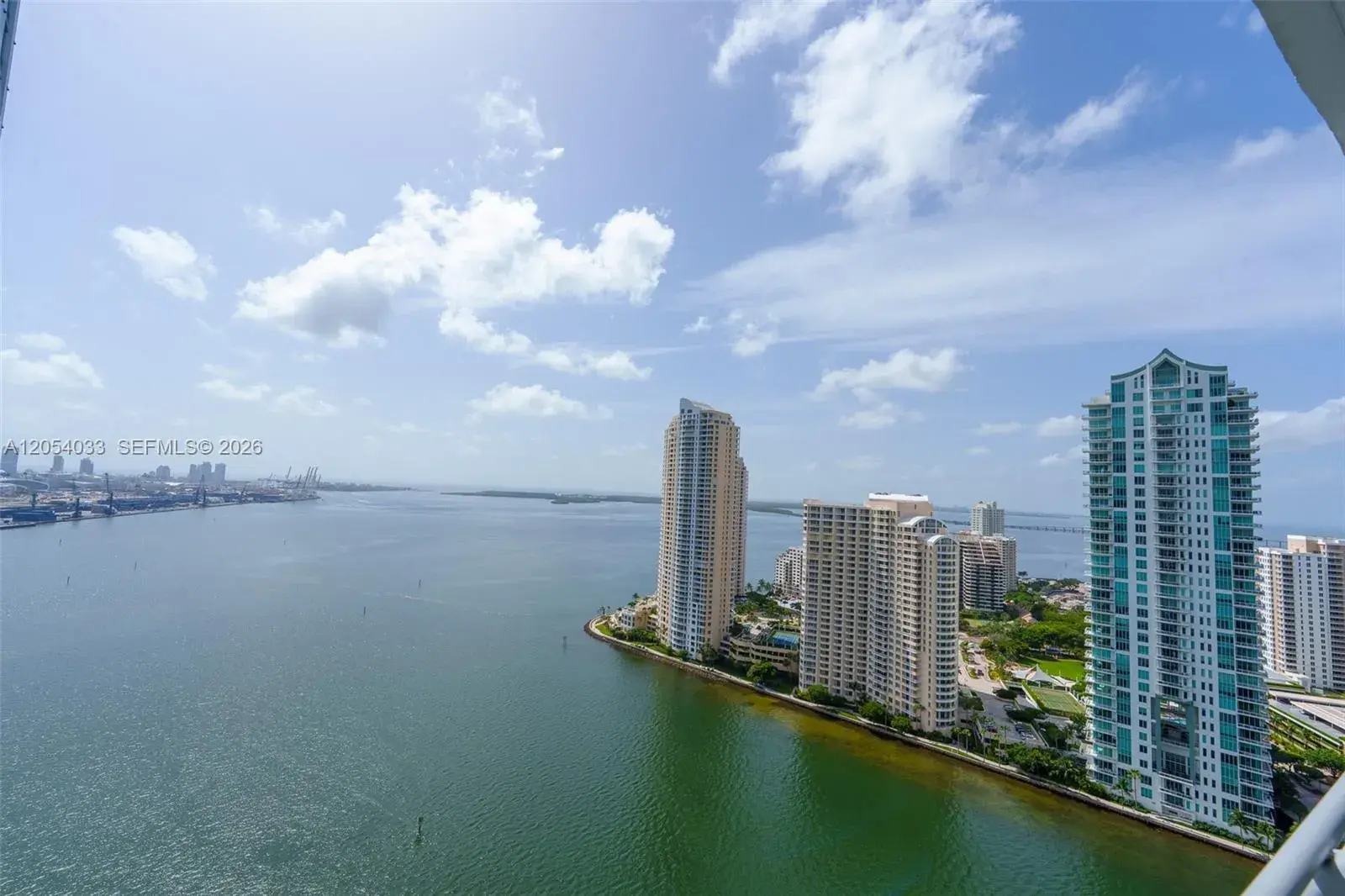 3 bedroom 2 bath Residential Lease for rent at 325 S Biscayne Blvd # 3326, Miami FL 33131