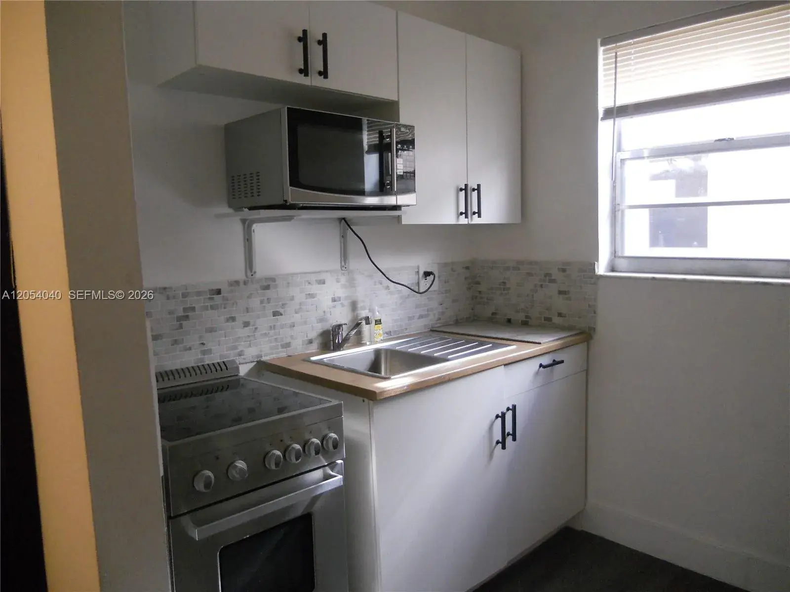 1043 NW 2nd St # 9, Miami FL 33128