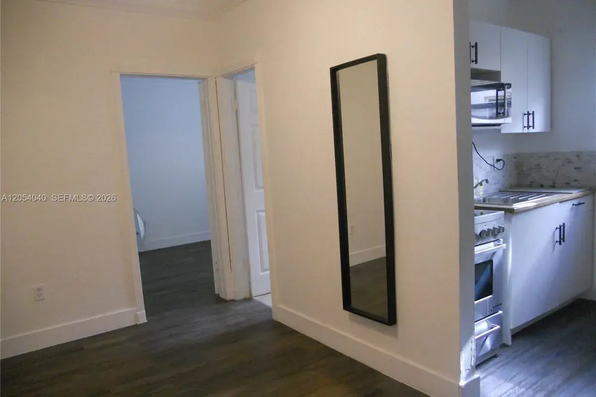 1043 NW 2nd St # 9, Miami FL 33128