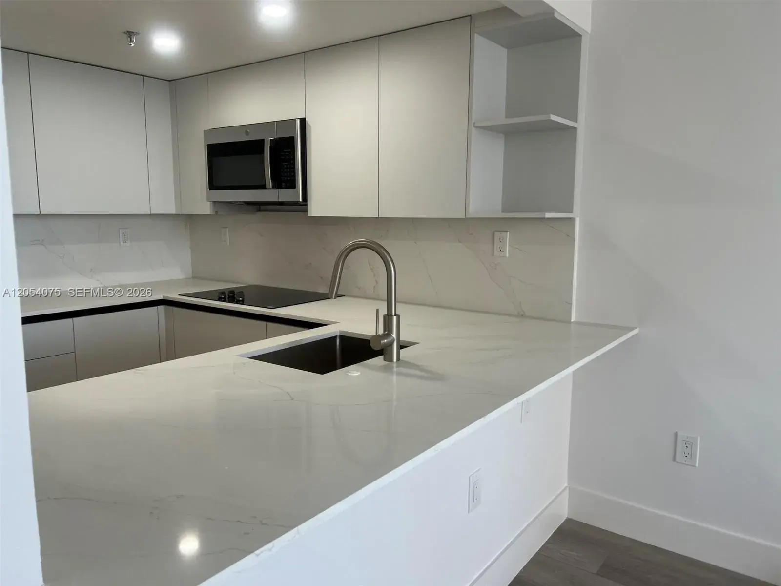 1 bedroom 1 bath Residential Lease for rent at 540 BRICKELL KEY DR # 1022, Miami FL 33131