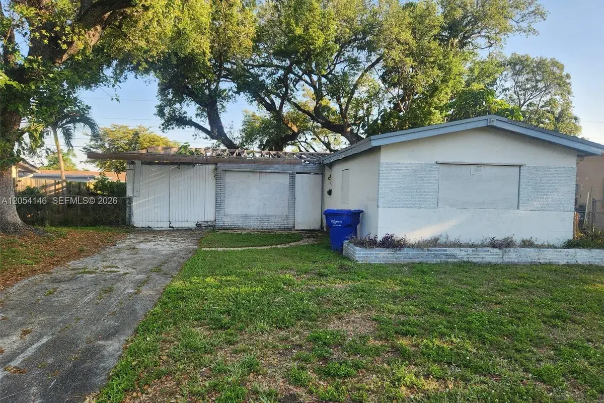 6331 Harding St, Hollywood FL 33024