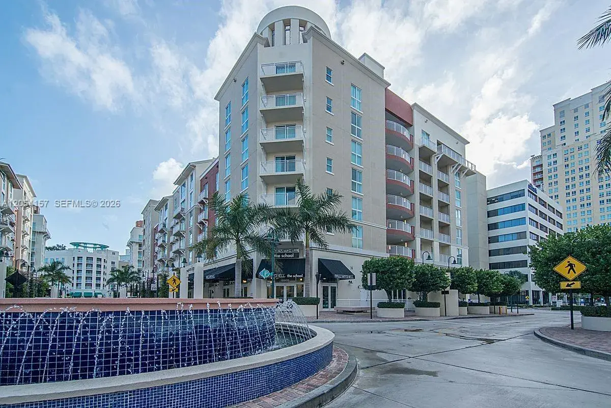 1 bedroom 1 bath Residential for sale at 7280 SW 89th St # D502, Miami FL 33156