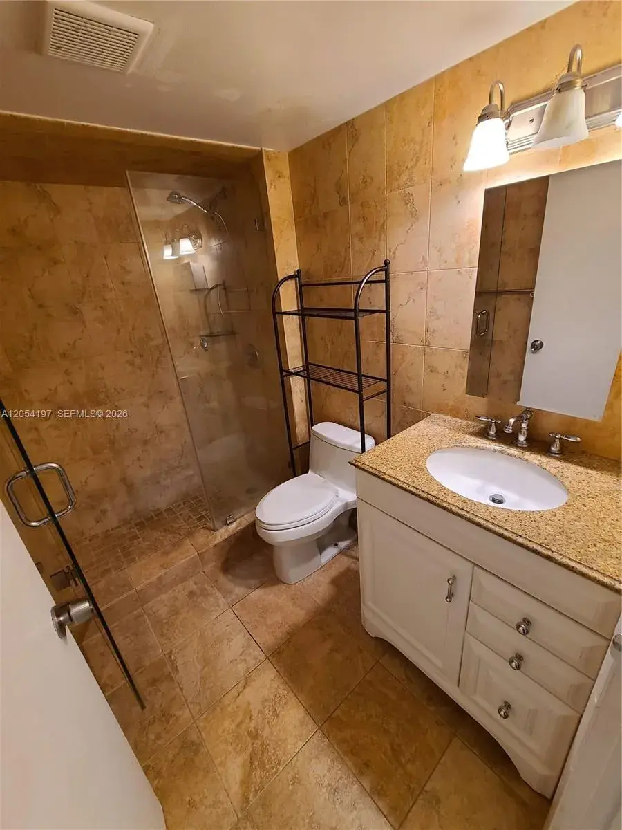 1605 Bay Rd # 206, Miami Beach FL 33139
