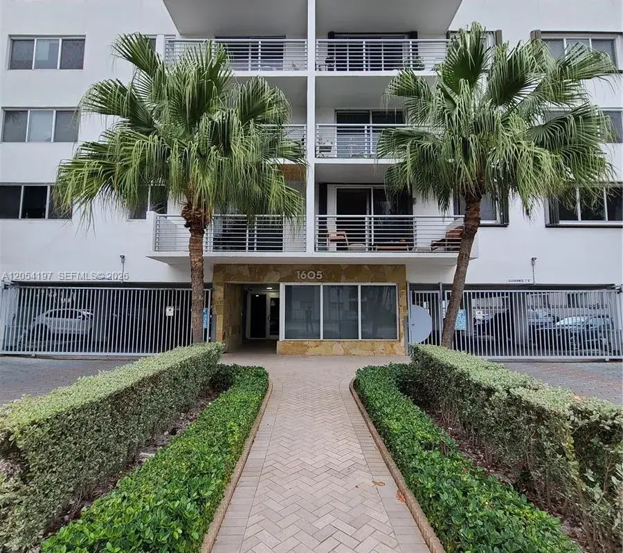 1605 Bay Rd # 206, Miami Beach FL 33139