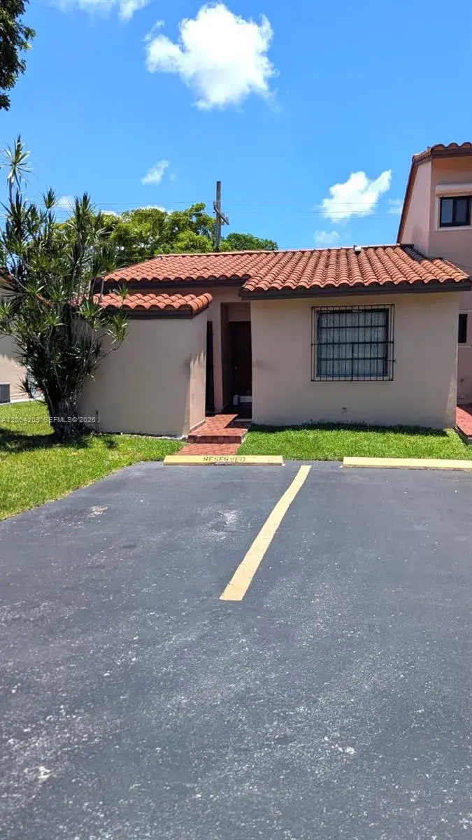 2 bedroom 2 bath Residential Lease for rent at 3809 SW 82nd Ave # 20, Miami FL 33155