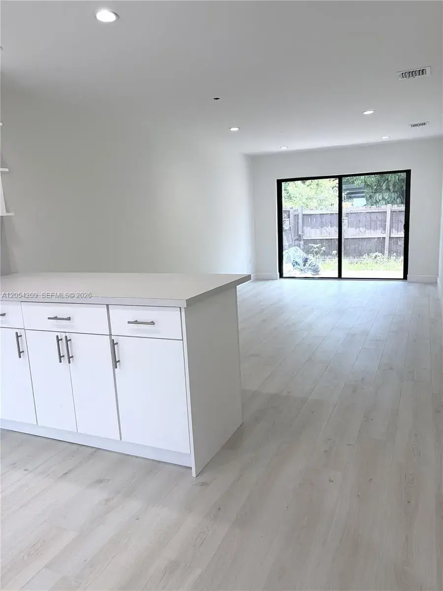 3809 SW 82nd Ave # 20, Miami FL 33155