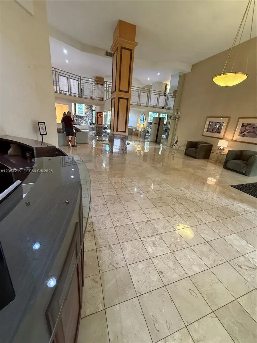 600 Parkview Dr # 818, Hallandale Beach FL 33009
