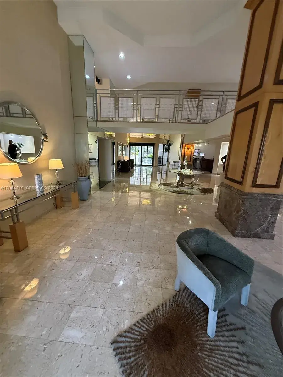 600 Parkview Dr # 818, Hallandale Beach FL 33009