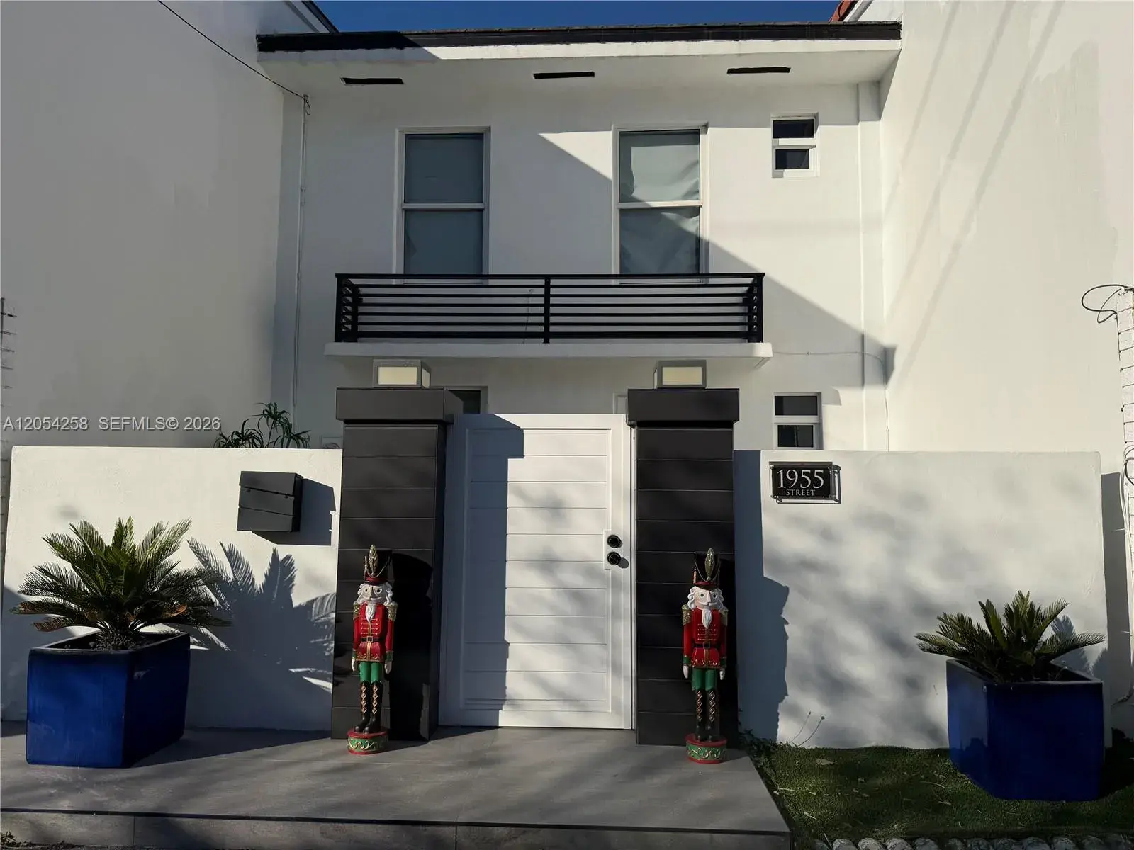 2 bedroom 2 bath Residential for sale at 1955 NE 123rd St, North Miami FL 33181