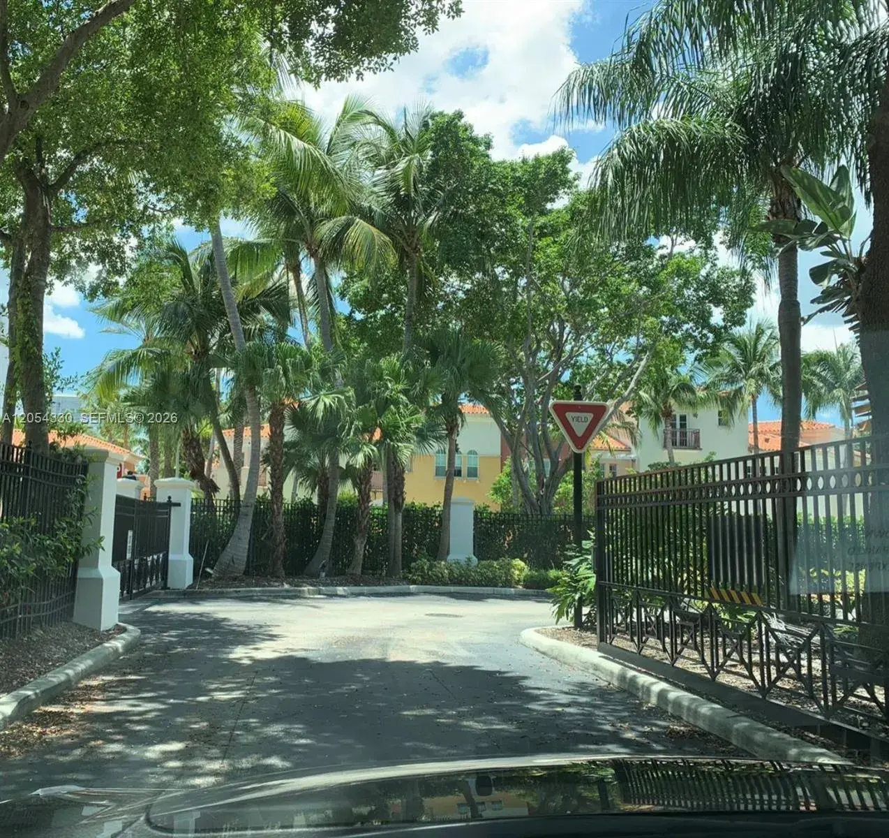 3 bedroom 2 bath Residential Lease for rent at 3175 NE 184th St # 3302, Aventura FL 33160