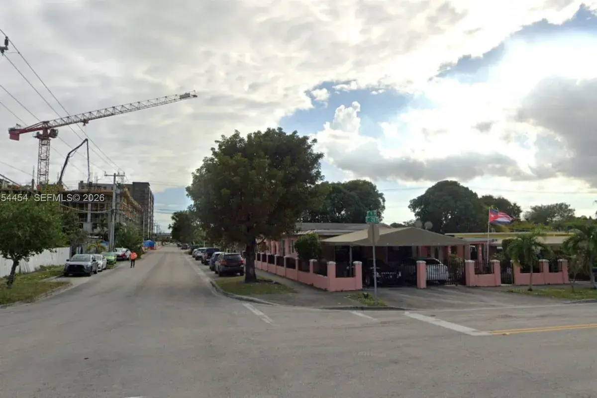 890 E 28th St, Hialeah FL 33013
