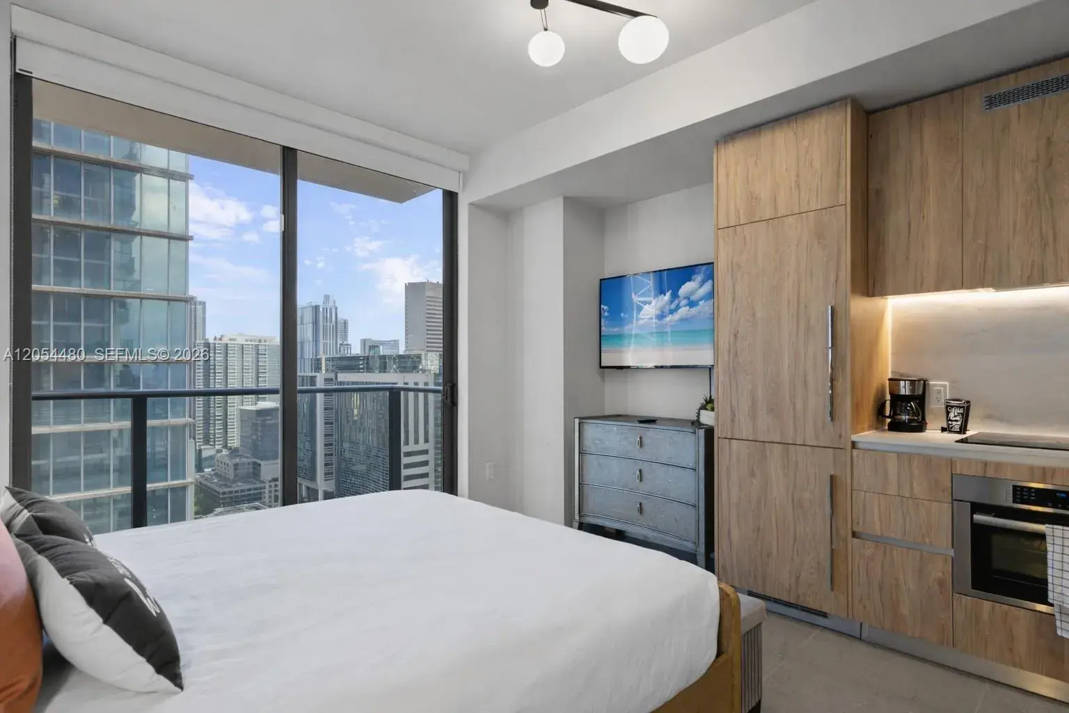11 NE 6th St # 2102, Miami FL 33132