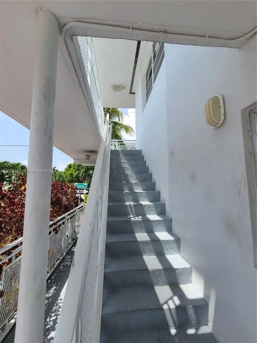 901 10th St # 8, Miami Beach FL 33139
