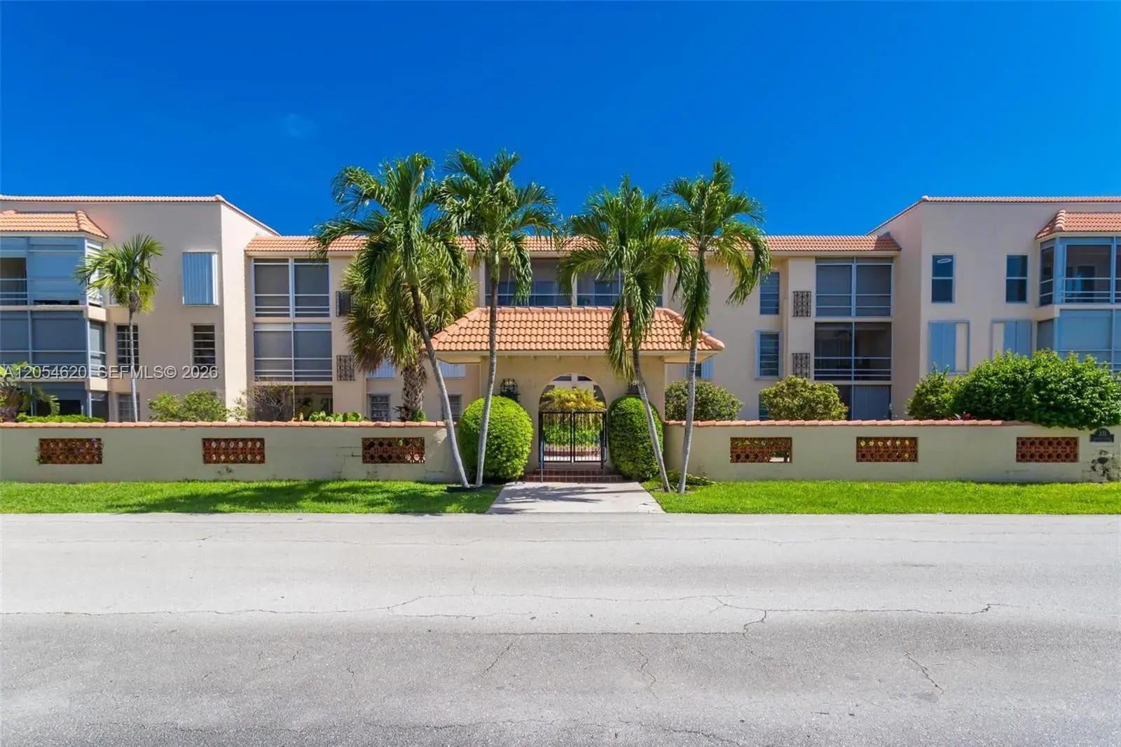 2 bedroom 2 bath Residential Lease for rent at 331 SW 8th St # 3F, Boca Raton FL 33432