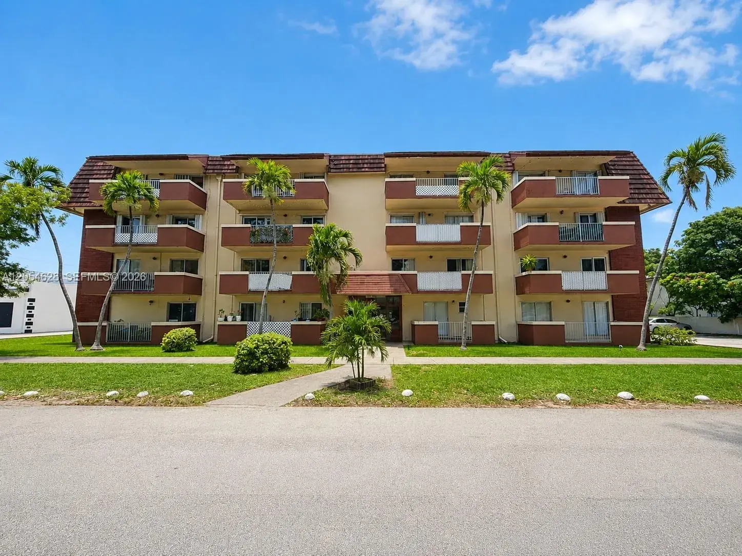 680 Miller Dr # W405, Miami Springs FL 33166