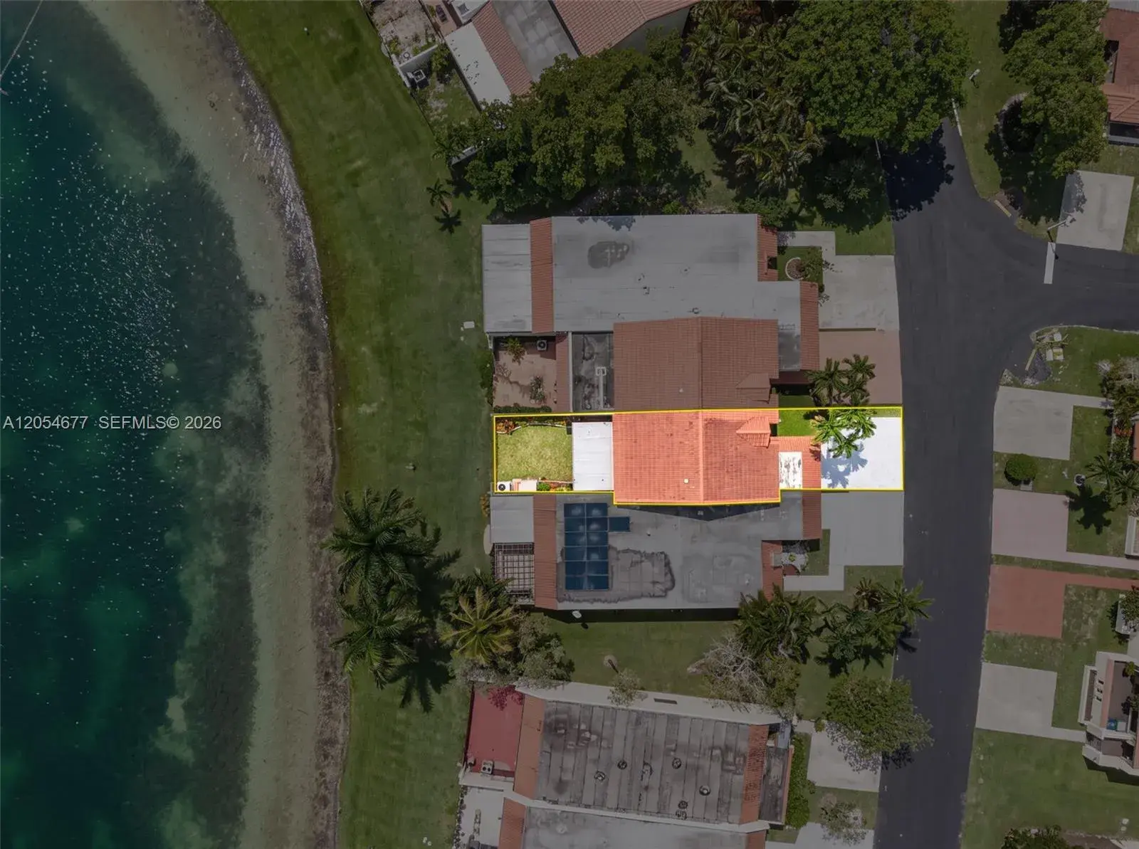 19113 NW 64th Ct, Hialeah FL 33015