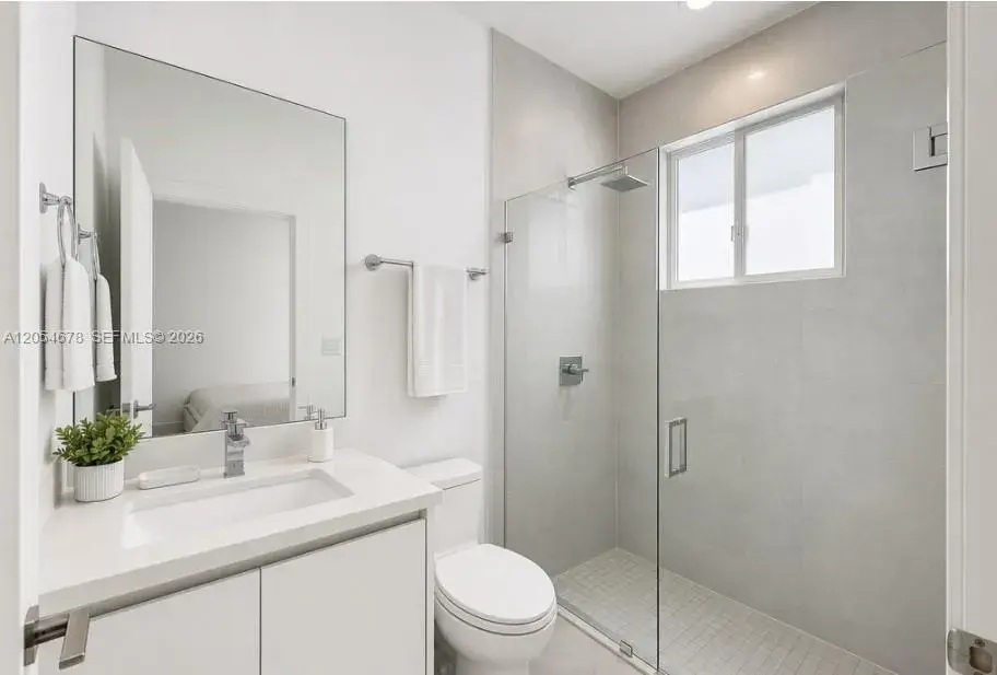 10384 NW 67th Ter, Doral FL 33178