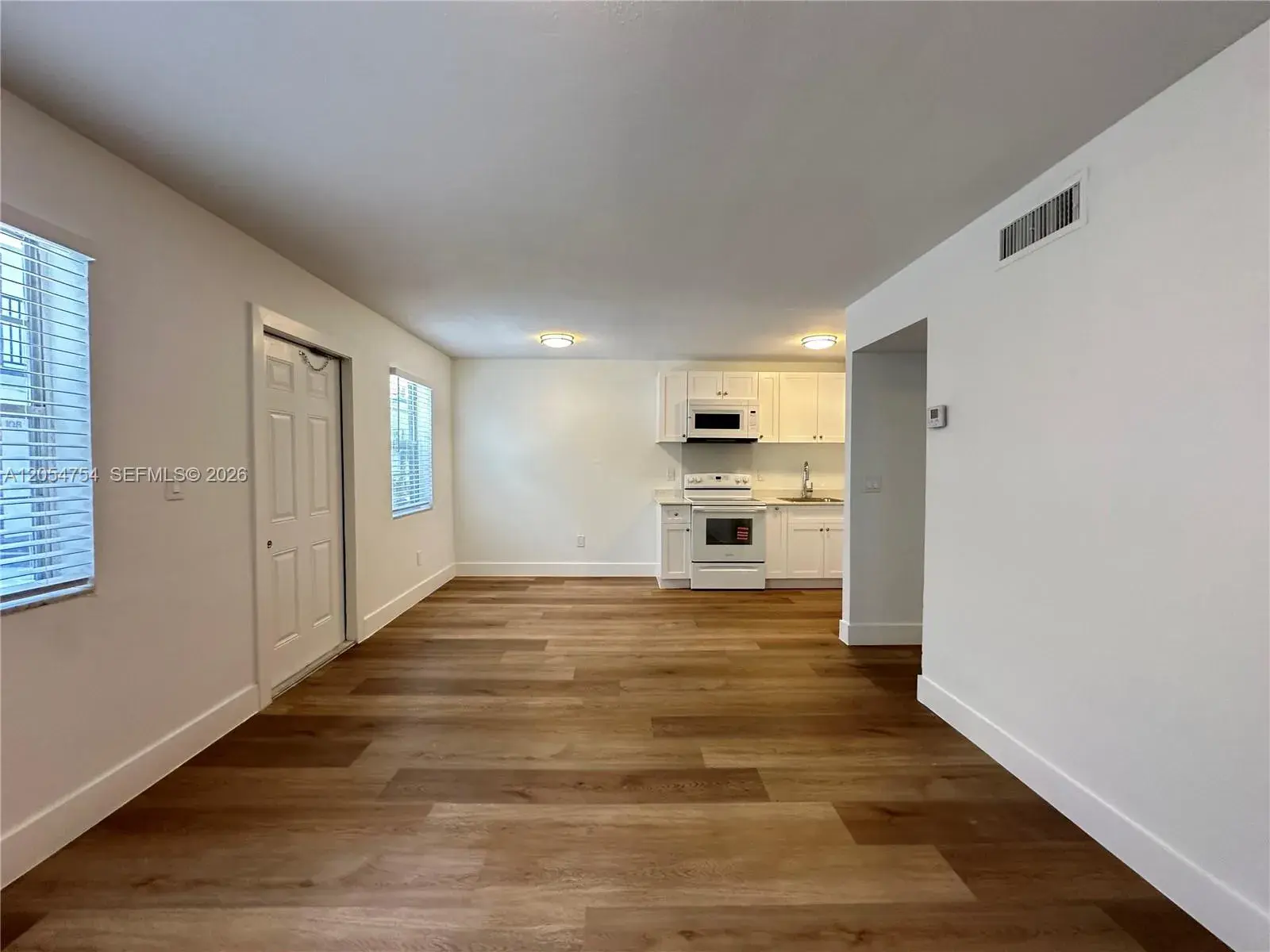 1 bedroom 1 bath Residential Lease for rent at 2910 Pierce St # 103, Hollywood FL 33020