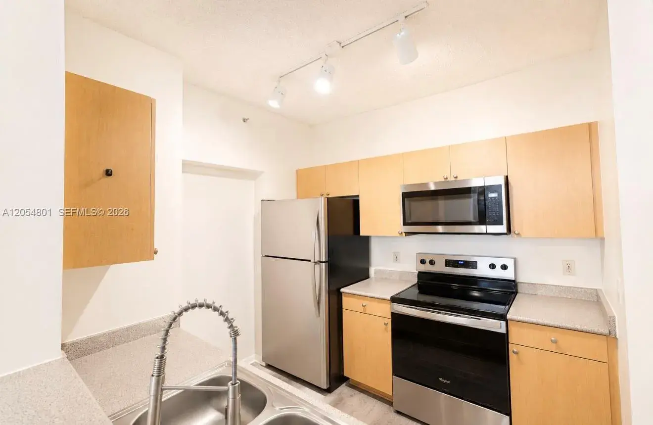1 bedroom 1 bath Residential Lease for rent at 1919 Van Buren St # 115A, Hollywood FL 33020