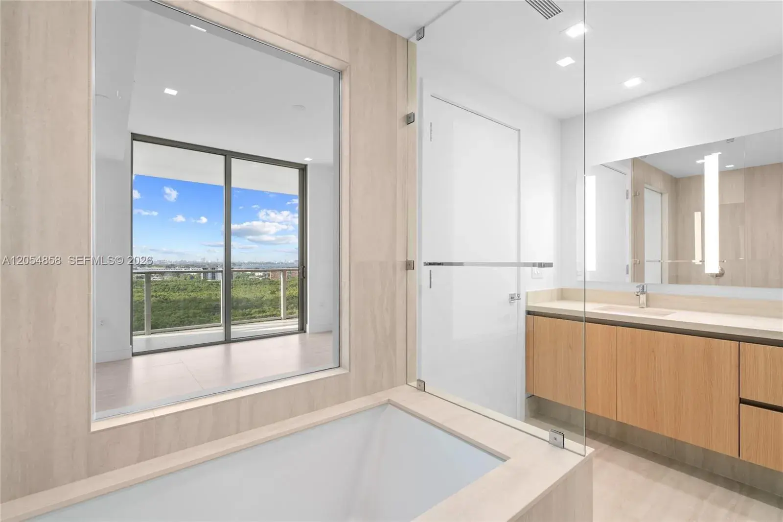 2411 Laguna Circle # 1604, North Miami FL 33181