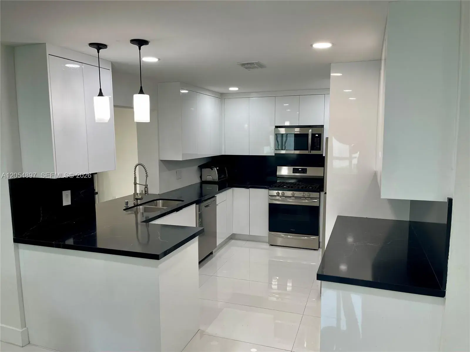 6610 Cody St, Hollywood FL 33024