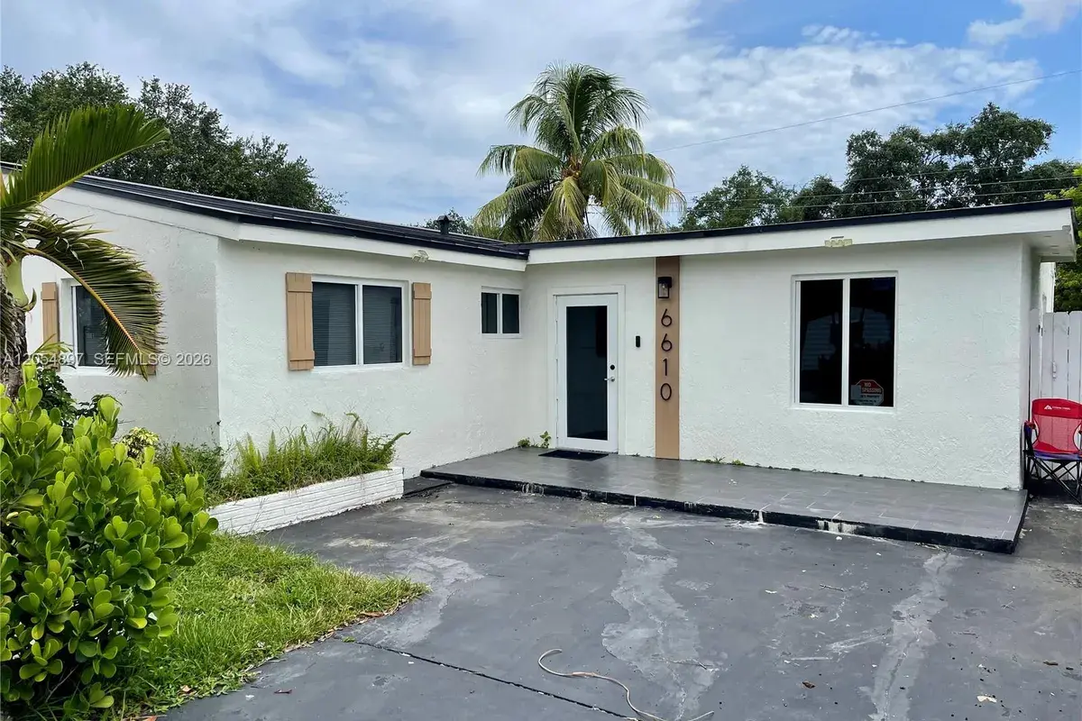 6610 Cody St, Hollywood FL 33024