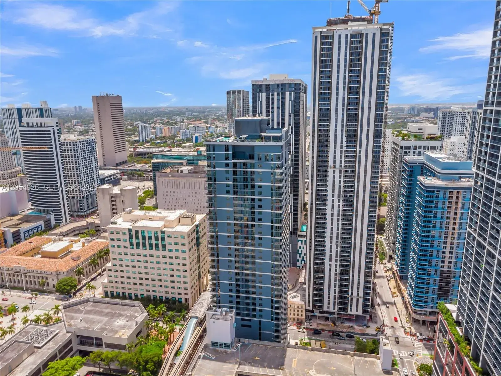 1 bedroom 1 bath Residential for sale at 121 NE 5th St # 3405, Miami FL 33132