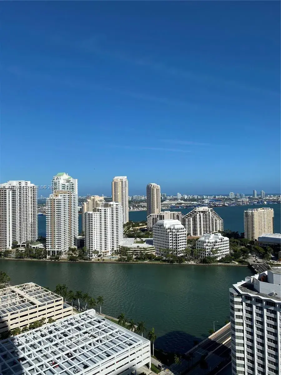 1 bedroom 1 bath Residential Lease for rent at 950 Brickell Bay Dr # 3208, Miami FL 33131