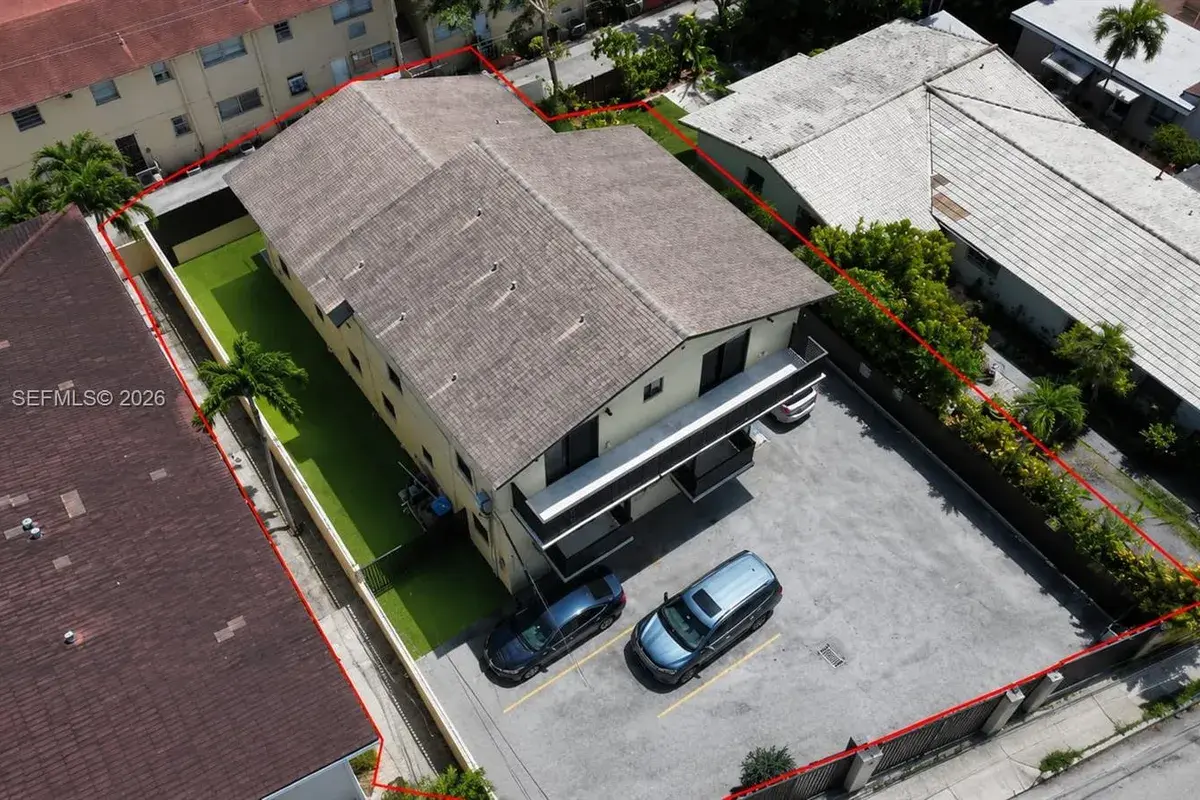 2504 NW 14th St, Miami FL 33125