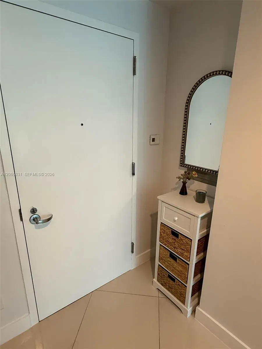 60 SW 13th St # 1418, Miami FL 33130