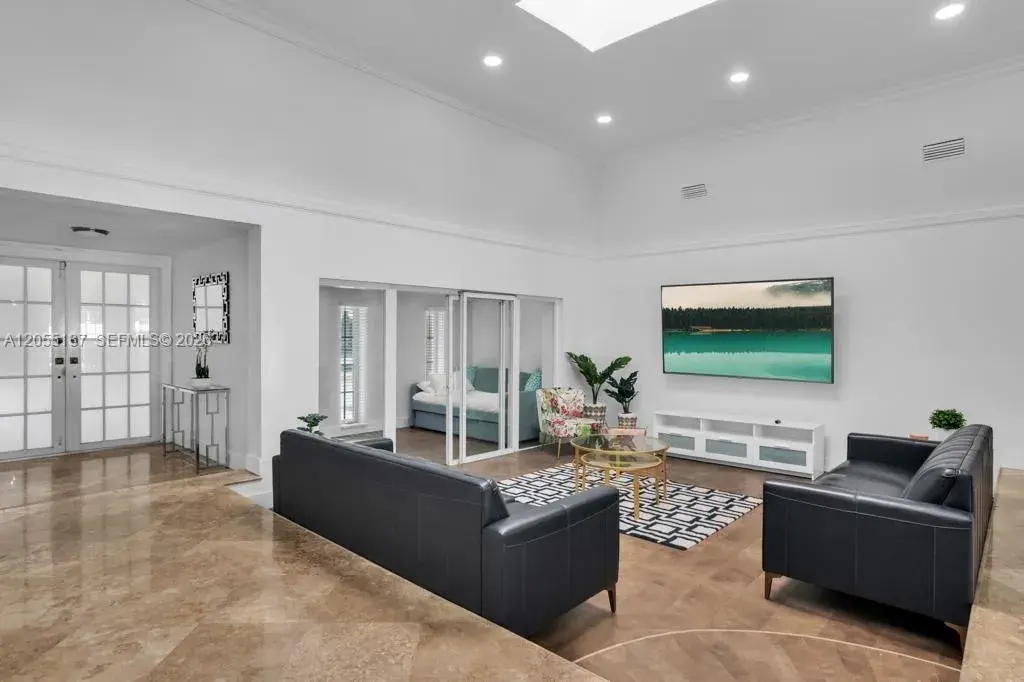 3321 N 37th St, Hollywood FL 33021