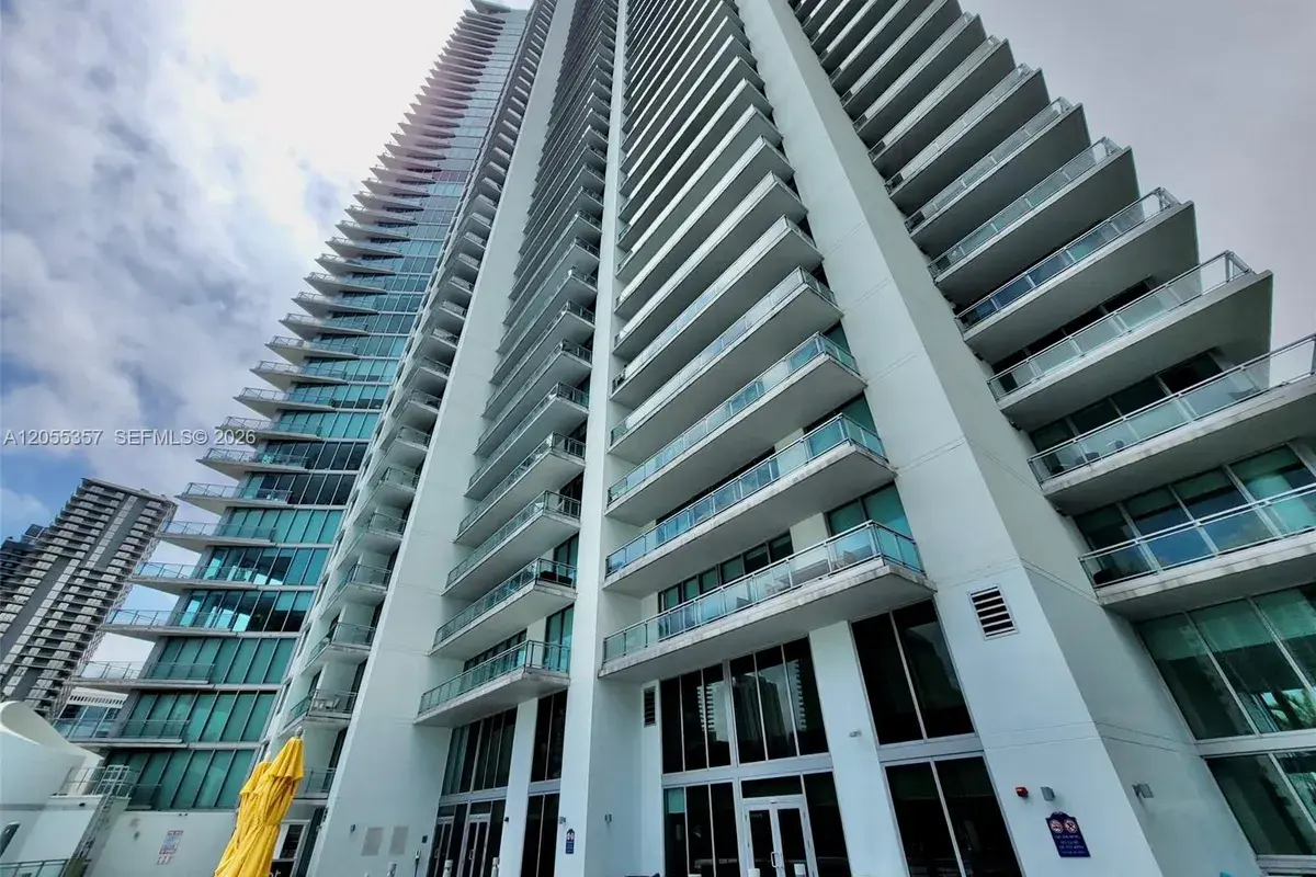 92 SW 3rd St # 1808, Miami FL 33130