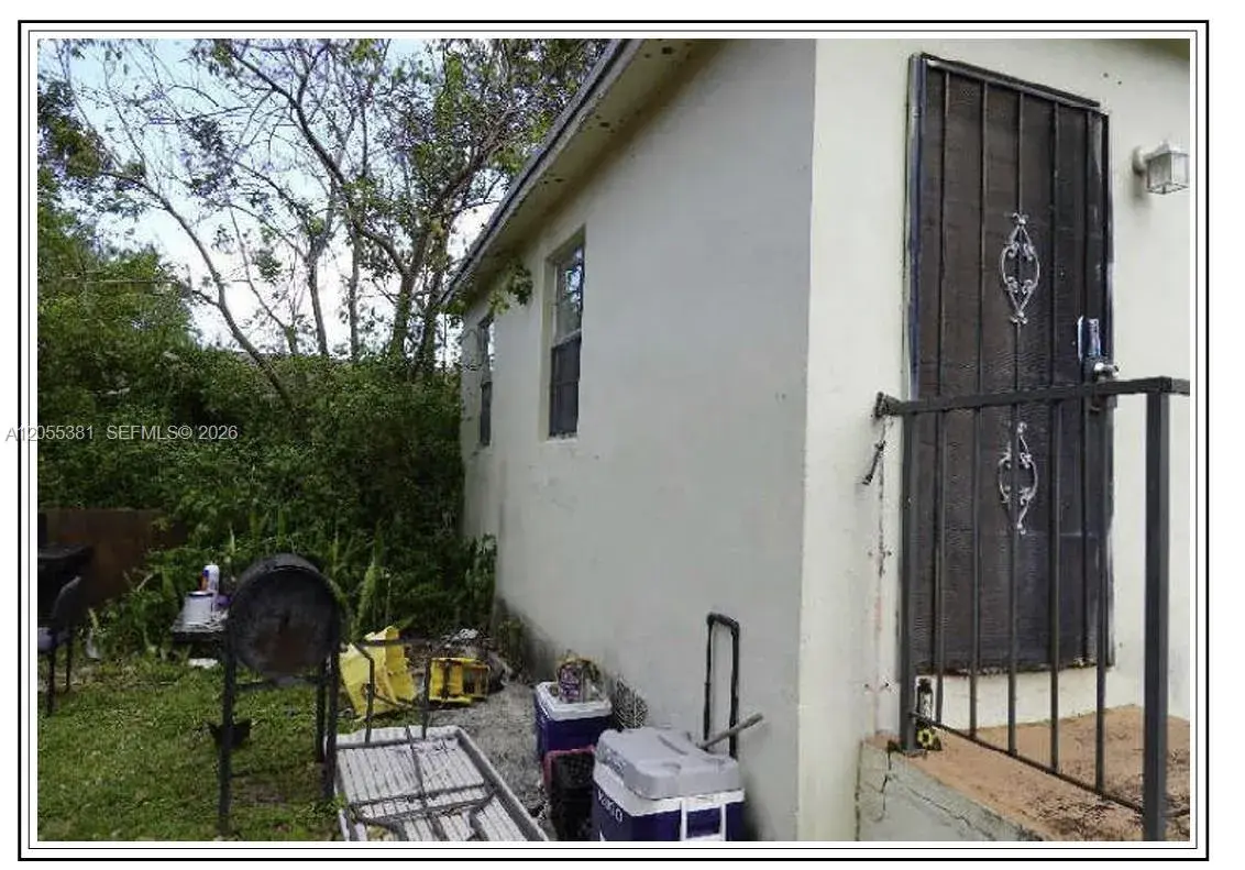 722 / 724 NW 53rd St, Miami FL 33127