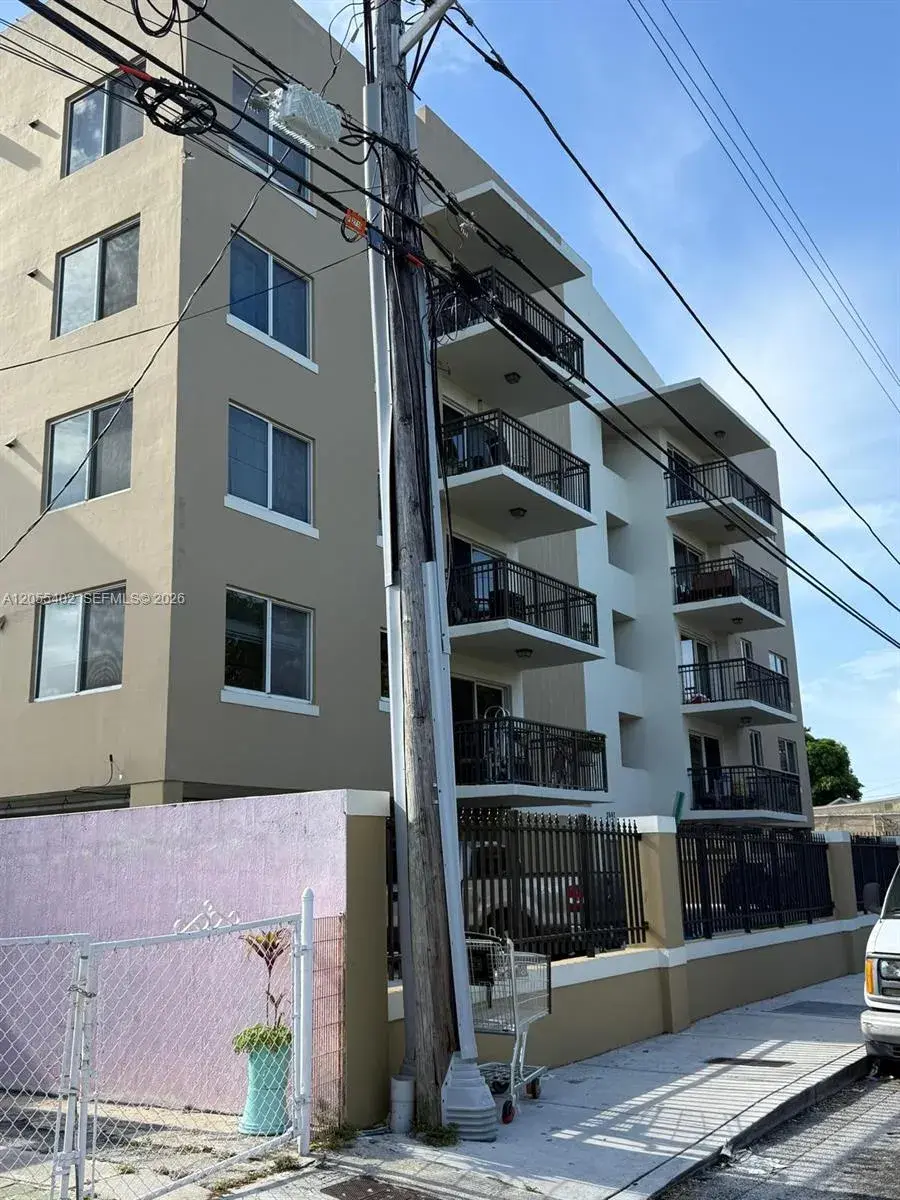 2 bedroom 2 bath Residential Lease for rent at 2647 NW 25th ave # 304, Miami FL 33142