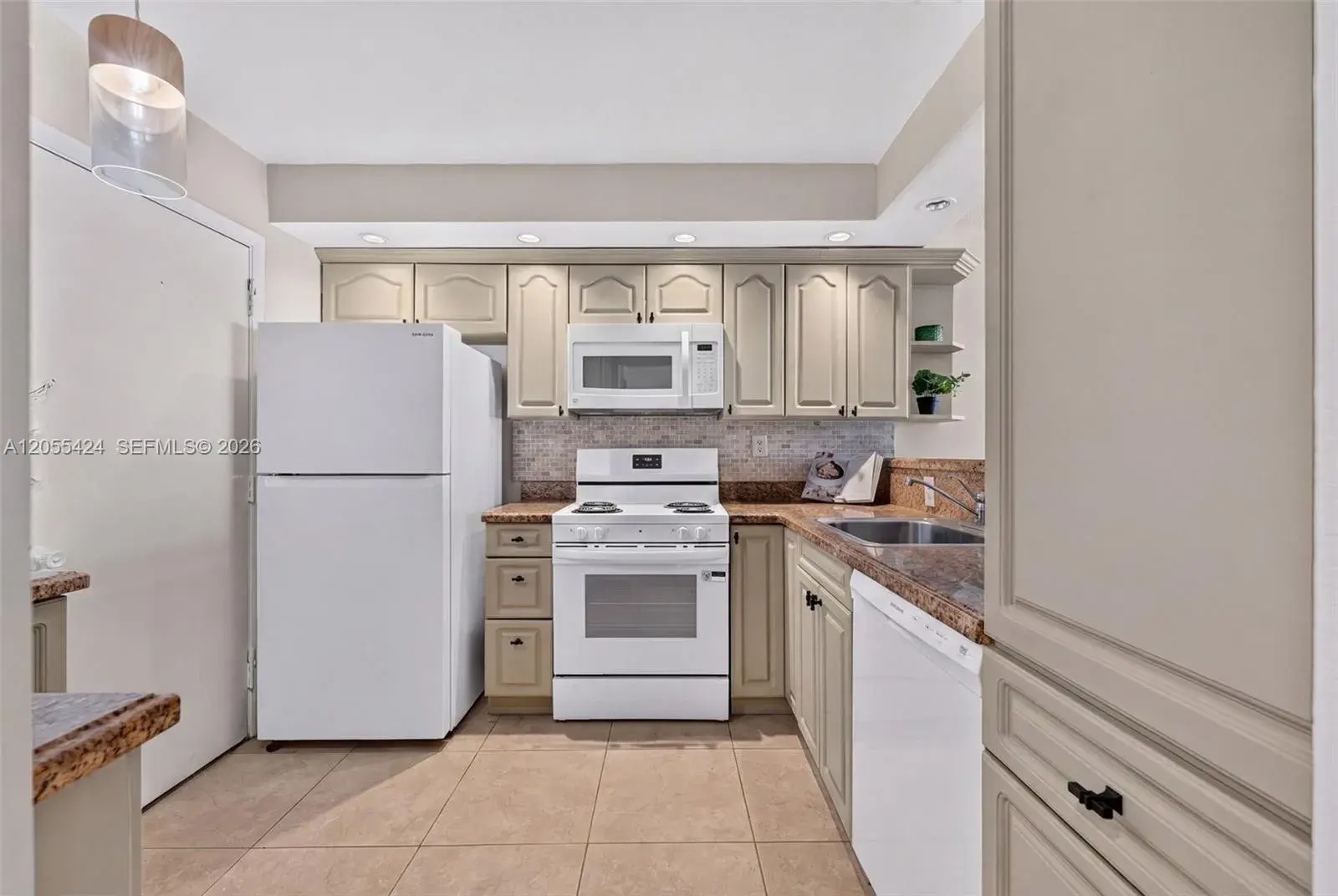 8233 Harding Ave # 208, Miami Beach FL 33141