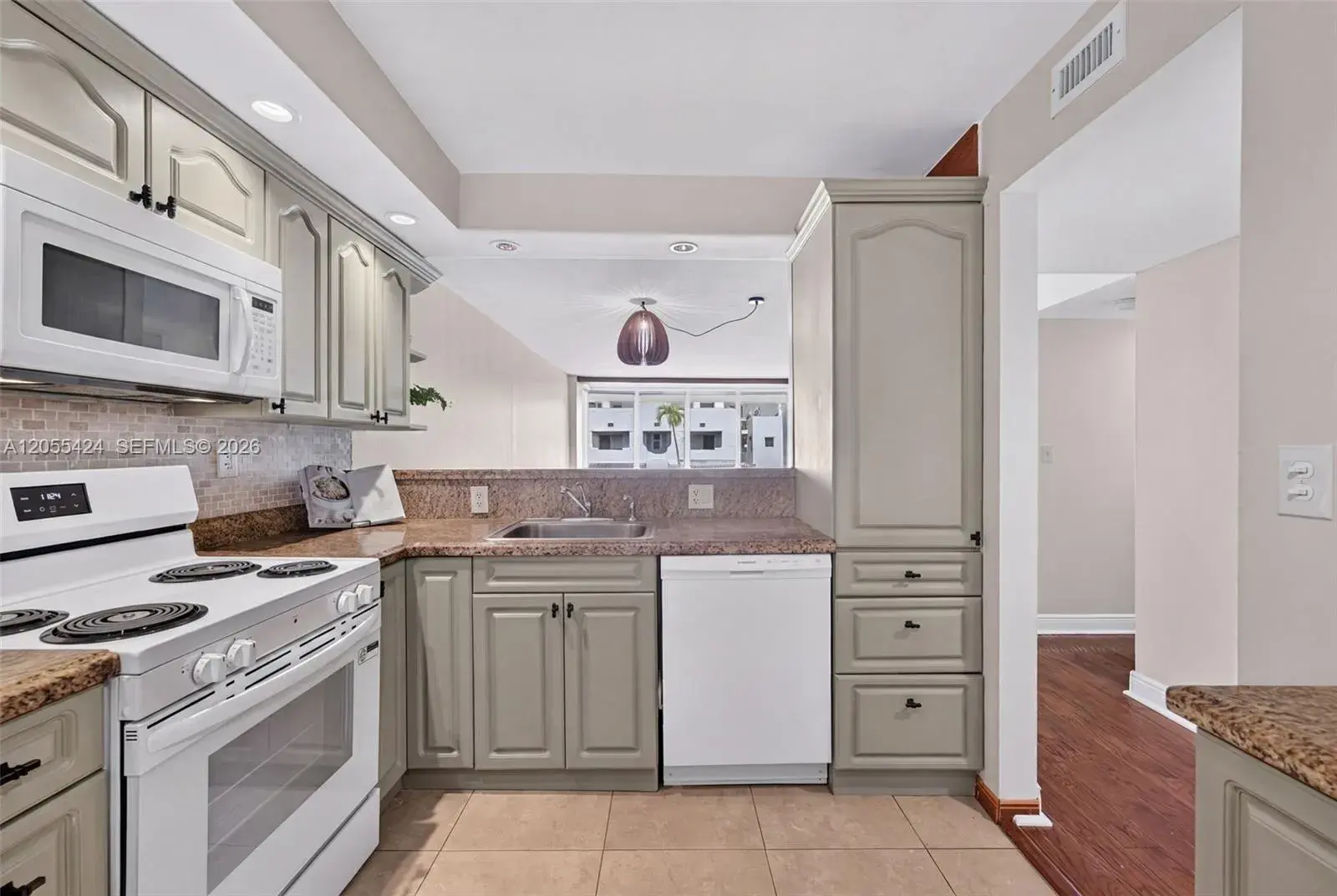 8233 Harding Ave # 208, Miami Beach FL 33141