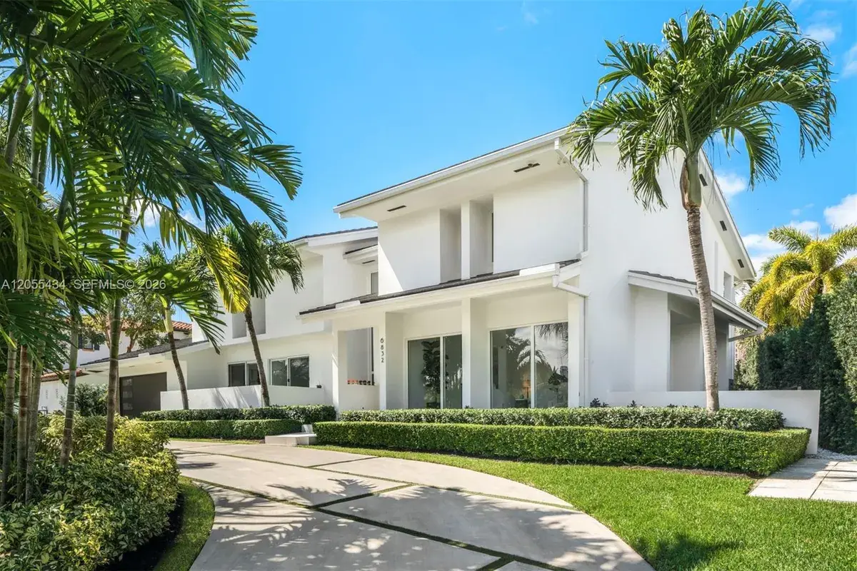 6832 Sunrise Ct, Coral Gables FL 33133