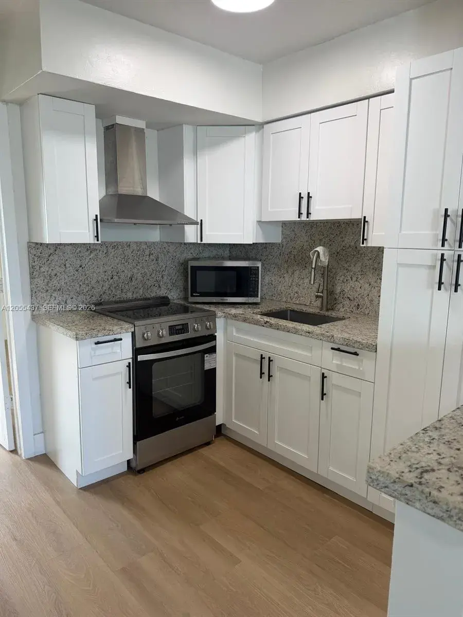 1 bedroom 1 bath Residential Lease for rent at 101 SE 4th Ave # 6, Hallandale Beach FL 33009