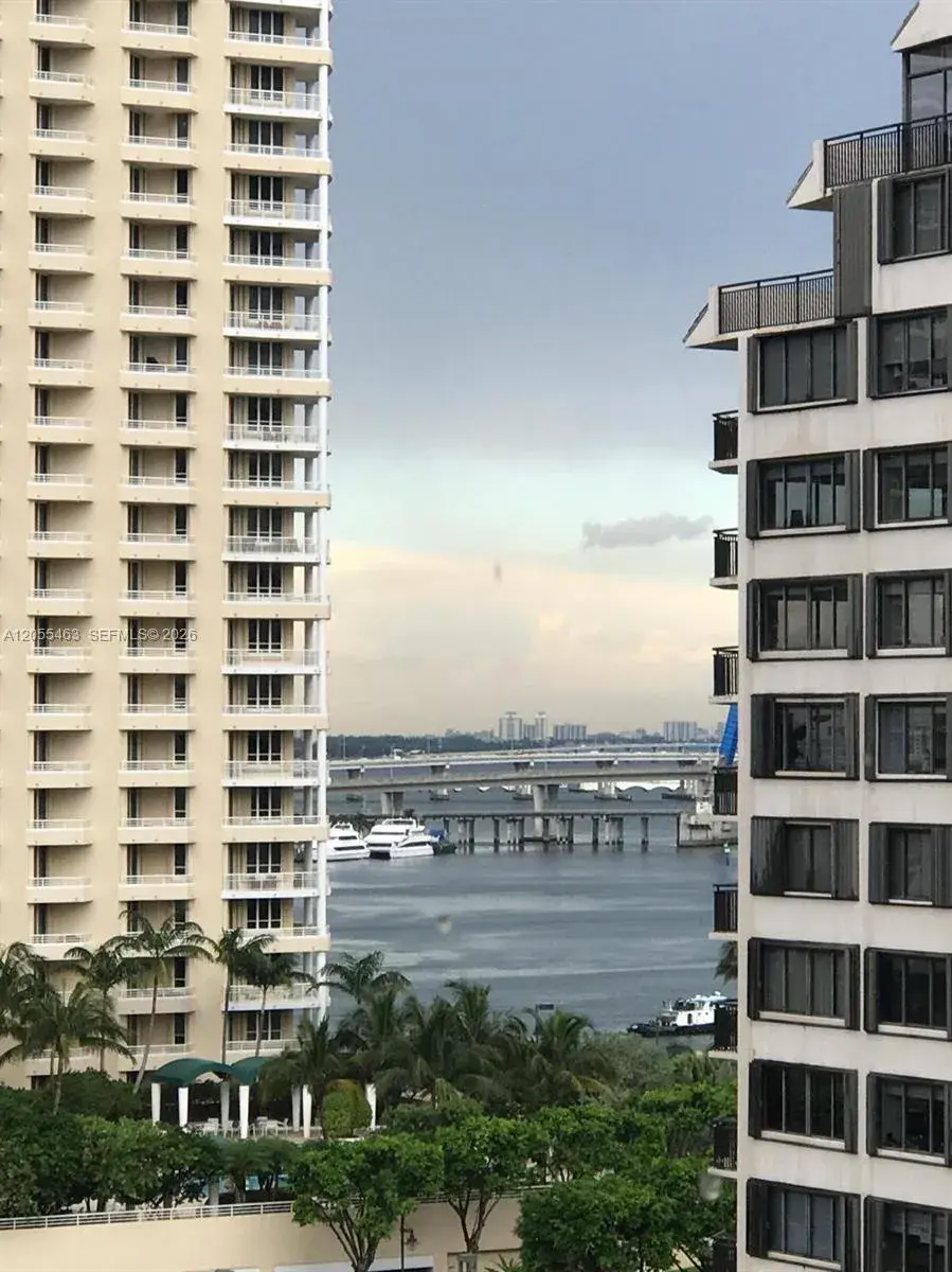 520 Brickell Key Dr # A1216, Miami FL 33131