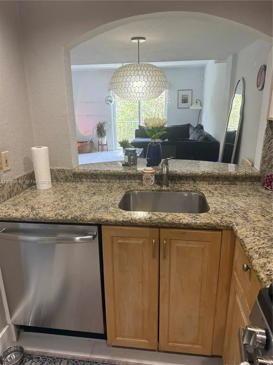 6709 N Kendall Dr # 220, Pinecrest FL 33156