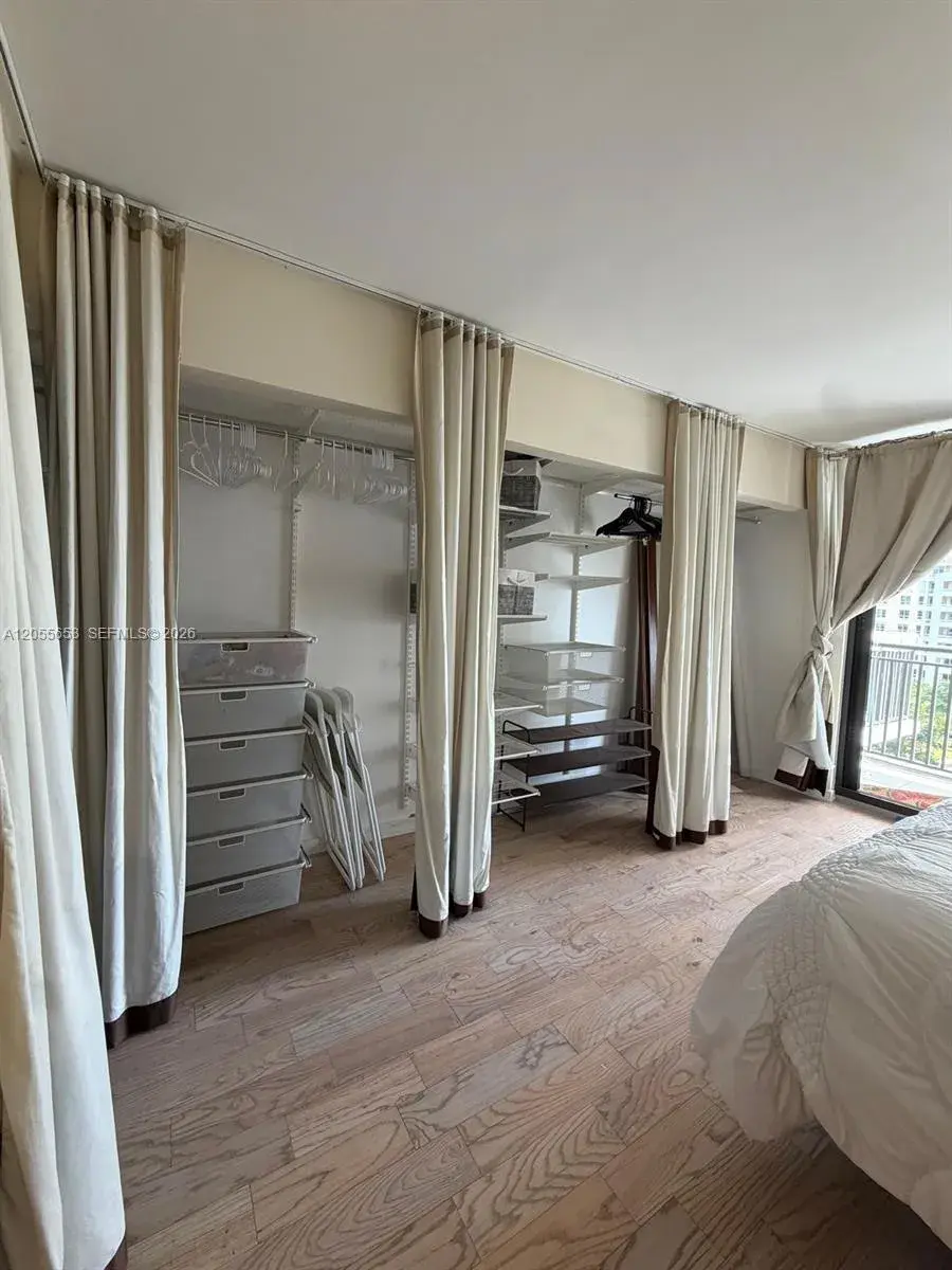 540 Brickell Key Dr # 1418, Miami FL 33131