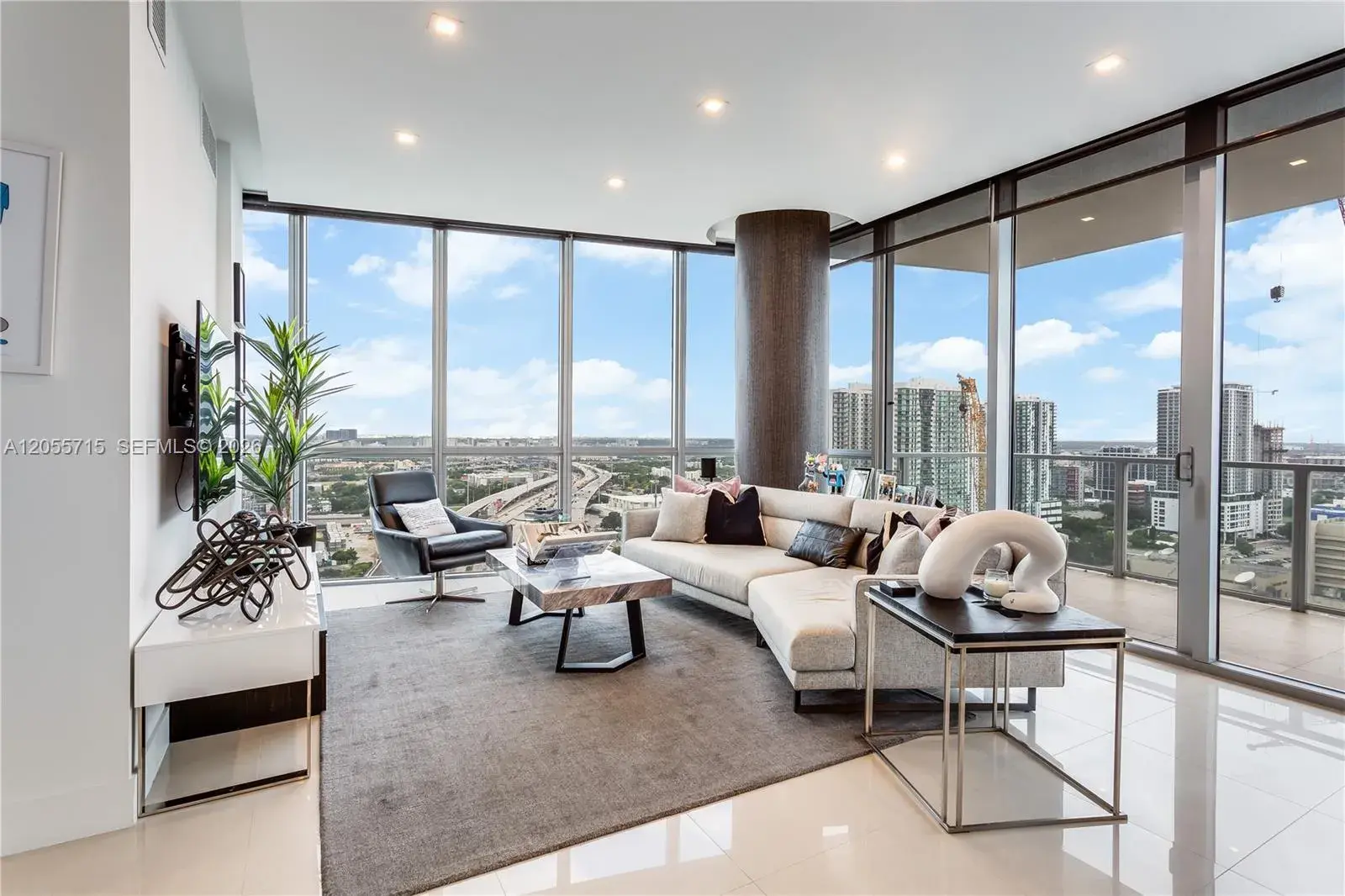2 bedroom 2 bath Residential Lease for rent at 1100 Biscayne Blvd # 2708, Miami FL 33132