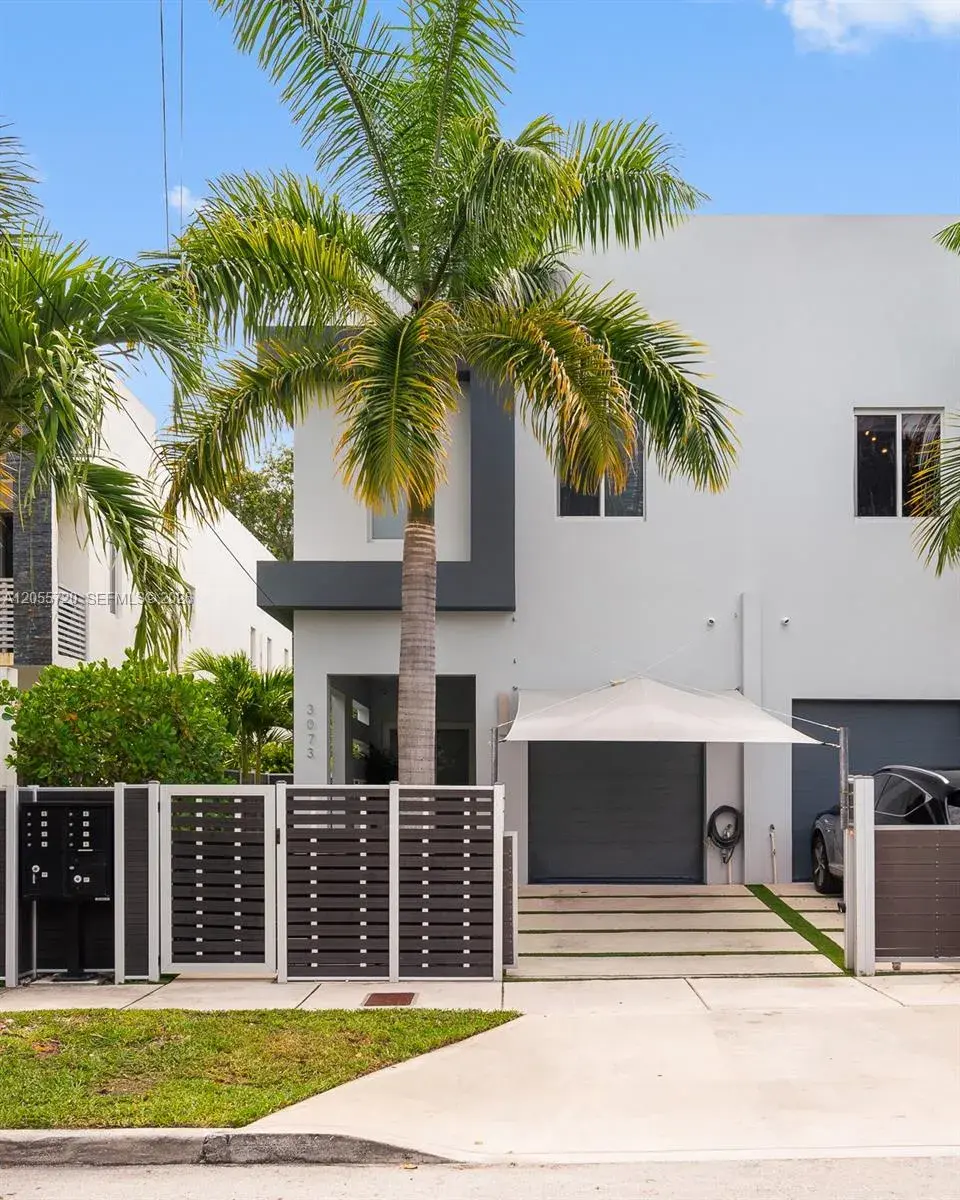 3 bedroom 3 bath Residential for sale at 3073 Carter St # 3073, Miami FL 33133