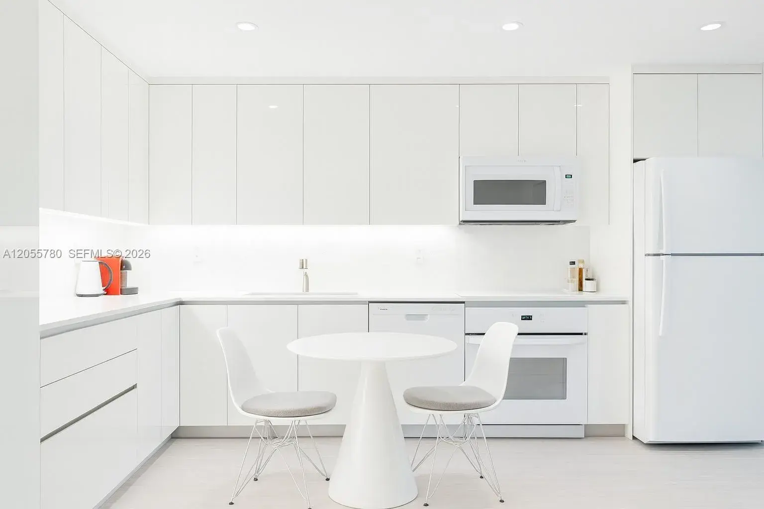 1 bedroom 2 bath Residential Lease for rent at 2301 Collins Ave # 636, Miami Beach FL 33139