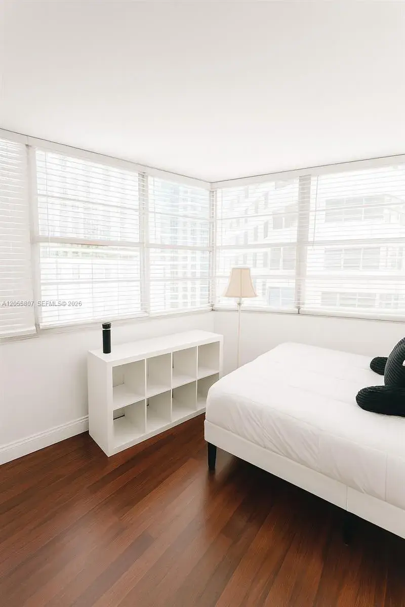905 Brickell Bay Dr # 1022, Miami FL 33131